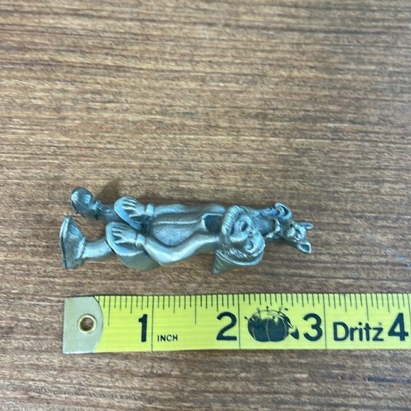 Heritage Pewter Gnome with Squirrel Figurine - Picture 8 of 8